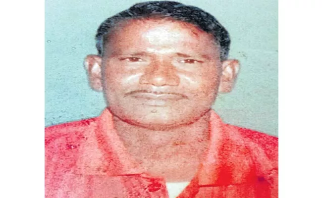 Elder Brother Assassnate By Younger With Land Dispute In Narayanapeta - Sakshi