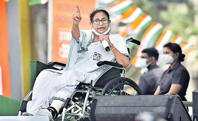 Mamata Banerjee asks voters to be on guard - Sakshi