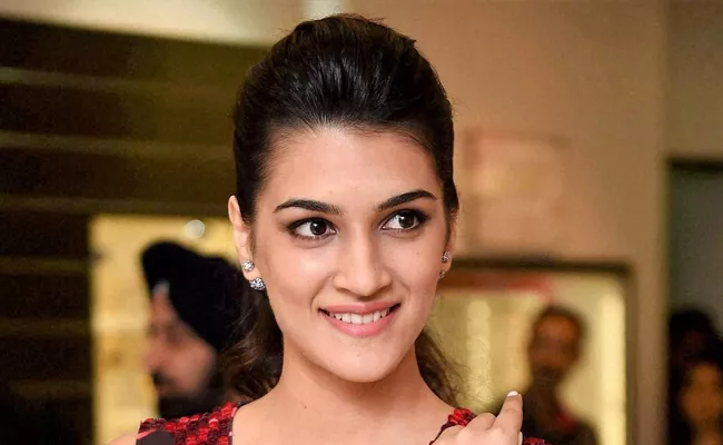 Heroine Kriti Sanon Opens Up About Her Three Desires - Sakshi