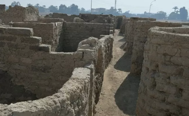 3000 Year Old Lost Golden City Aten Unearthed In Egypt - Sakshi