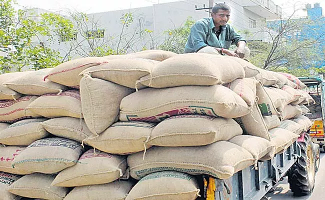 Food Corporation Of India Wont Collects Boiled Rice In Telangana - Sakshi