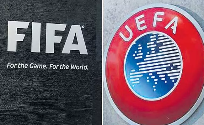 FIFA boycotts social media for four days - Sakshi