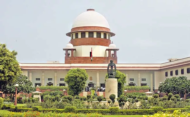 Supreme Court tells Centre to rethink handling of covid crisis - Sakshi