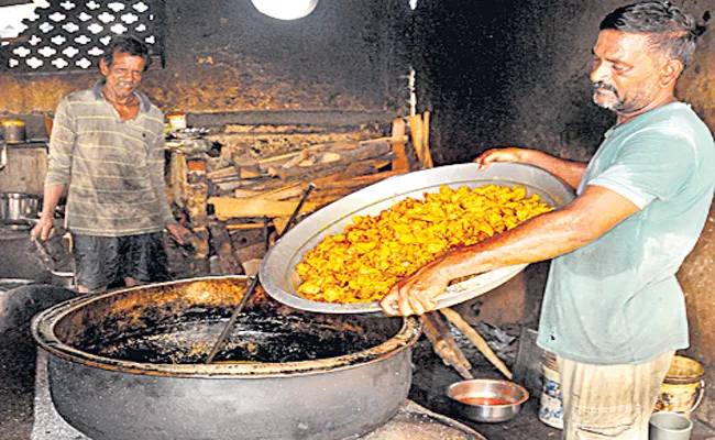 Sri Laxmi Hotel In Inampudi Vizianagaram Famous For Non Veg Food - Sakshi