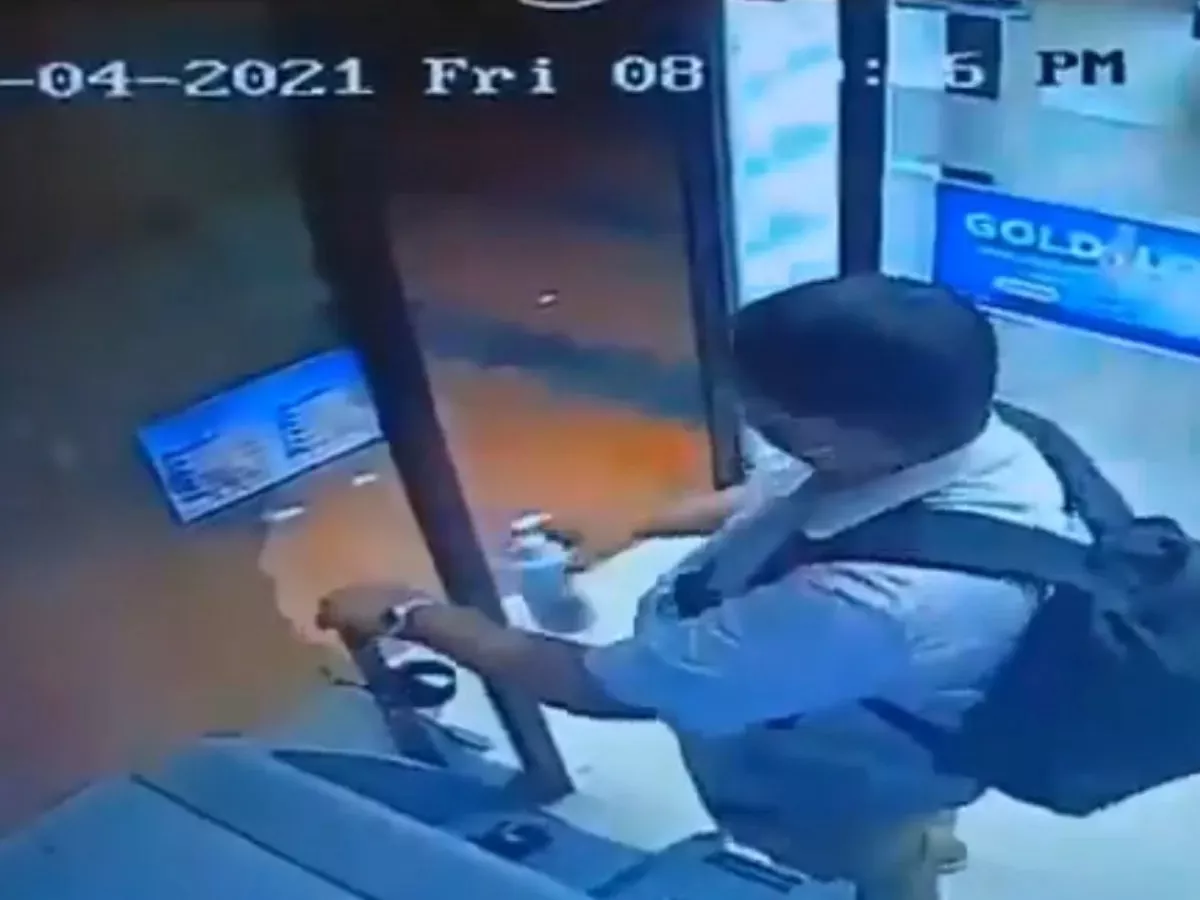 Man Steals Hand sanitiser From ATM Kiosk Video Goes Viral - Sakshi