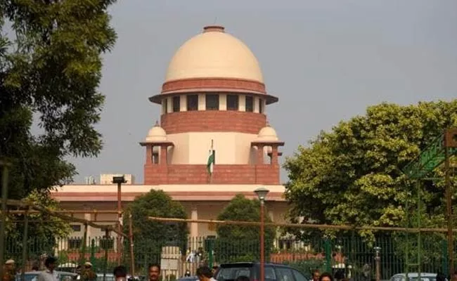 Supreme Court Serious On Commerce Person Teaching Doctors Petition - Sakshi