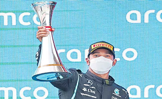 Lewis Hamilton rallies to edge out Max Verstappen to win Spanish Grand Prix - Sakshi