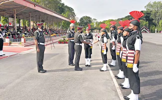 Army inducts 1st batch of women in military police - Sakshi