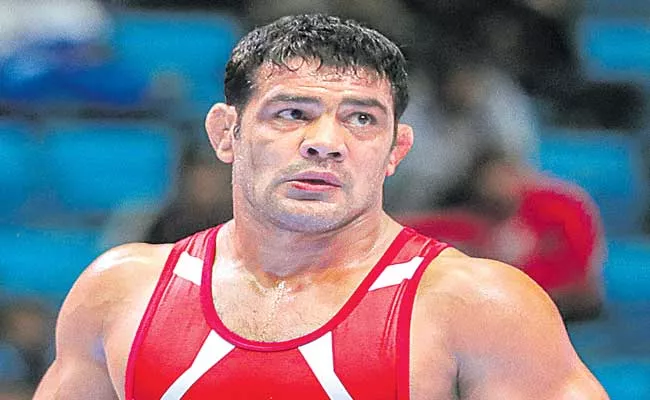 Delhi Police Issues Lookout Notice Against Olympic Medalist Sushil Kumar - Sakshi