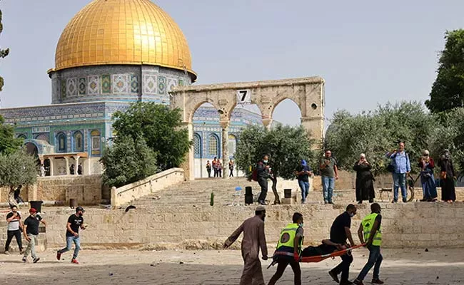 Violence Clashes At Al Aqsa Mosque In Jerusalem - Sakshi