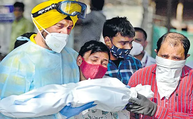 India reports 3,48,421 new COVID-19 cases, 4205 deaths in last 24 hours - Sakshi