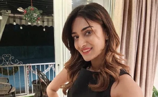 Erica Fernandes Said We Have To Work To Feed Family During Pandemic - Sakshi