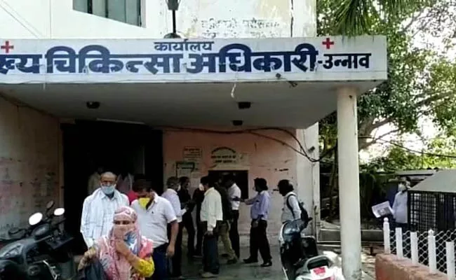 Mass resignation by senior doctors causes stir in Unnao in UP - Sakshi