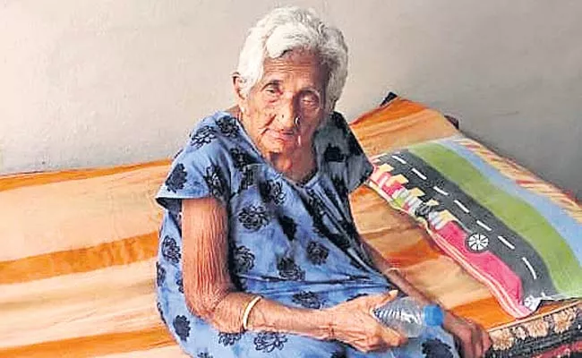 100 Year Old Woman Recovers From Corona - Sakshi