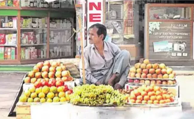 Hawkers Struggle After Lockdown In Telangana - Sakshi