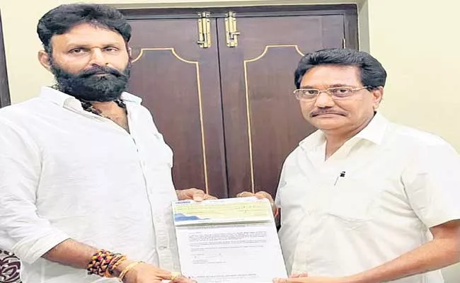 Deepak Nexgen Feeds Donates Rs 50 Lakh To CM Relief Fund - Sakshi