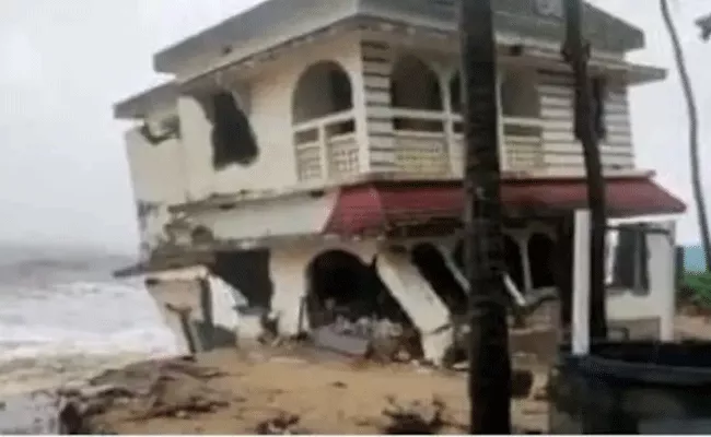 Cyclone Tauktae: Building Collapsed In Kasaragod, Kerala - Sakshi