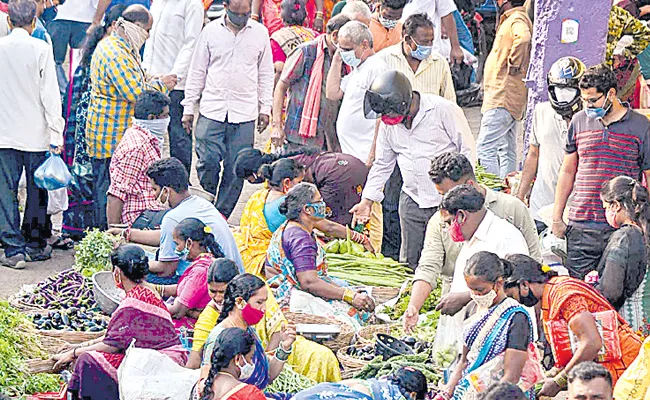 Hyderabad: Covid Norms Violated As Hundreds Gathered At Markets - Sakshi