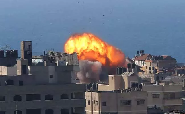 10 Palestinians including 8 children killed in Israeli airstrike on Gaza City - Sakshi