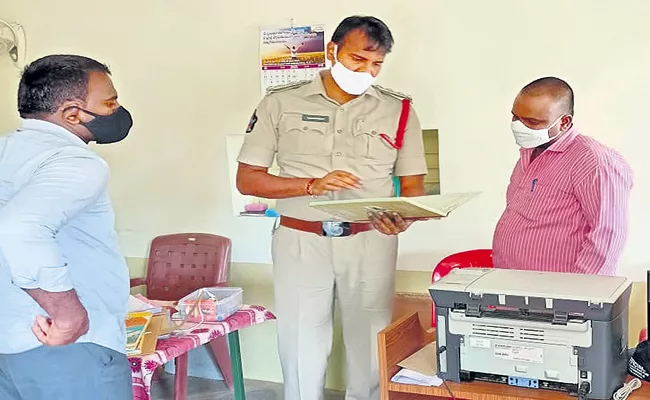 Police check at YS Prathap Reddy office - Sakshi