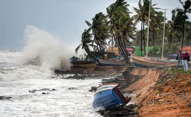 Cyclone Tauktae Moves Towards Gujarat - Sakshi