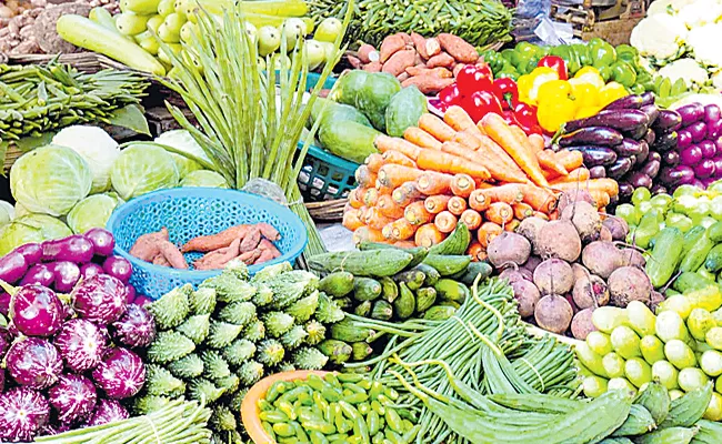 Vegetable Prices Are Hiked Due To The Lockdown - Sakshi