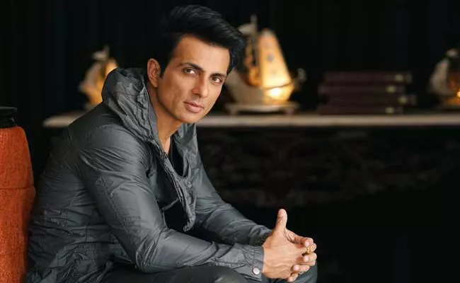 Sonu Sood Notifies Followers About Fake Covid-19 Donation Campaign - Sakshi