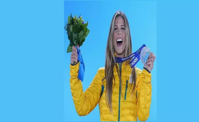 Olympic Champion Torah Bright Hits Back Trolls Over Breastfeeding Picture - Sakshi