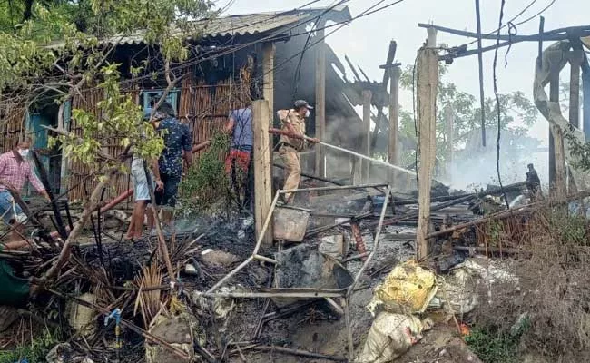 House Burned Down In West Godavari - Sakshi