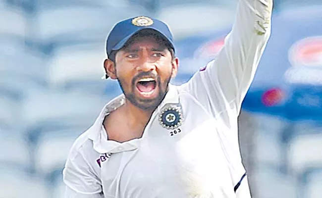 Wriddhiman Saha subtly questions IPL bubble tightness - Sakshi