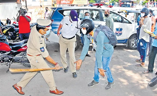 Telangana CM Asks Police To Strictly Implement Lockdown - Sakshi