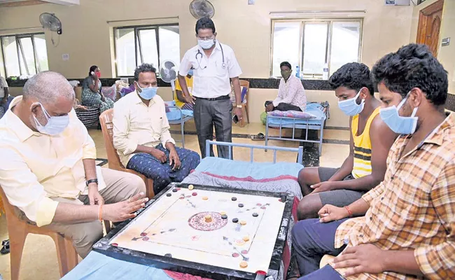 Chevireddy Bhaskar Reddy plays caroms with corona victims - Sakshi