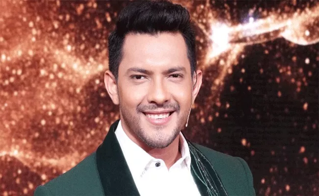 Netizens Troll Indian Idol Host Aditya Narayan Over His Comments On Contestants - Sakshi