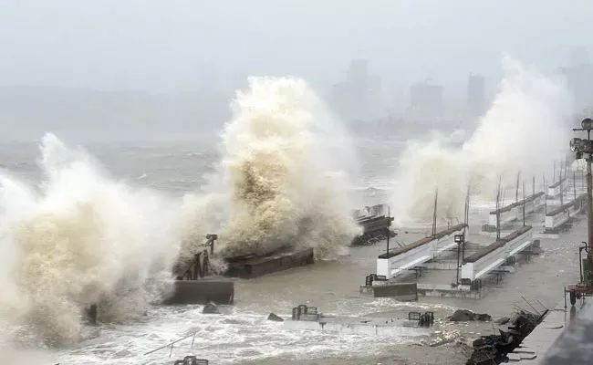 10 People Succumb Due To Tauktae Cyclone In Maharashtra and Gujarat - Sakshi