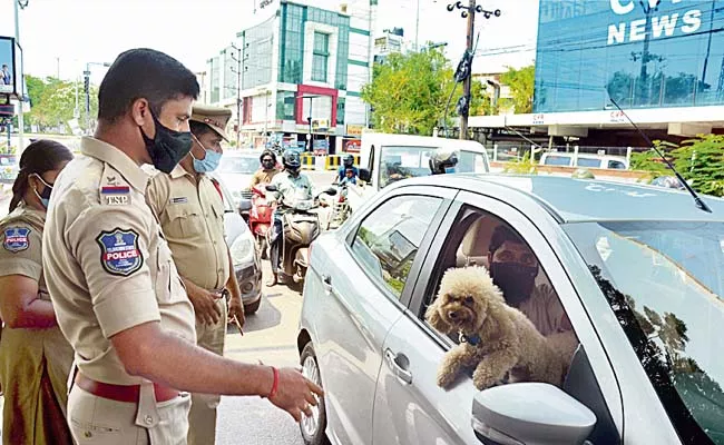 Lockdown In Hyderabad: Cops Allowed Man To Get Treatment For His Dog - Sakshi