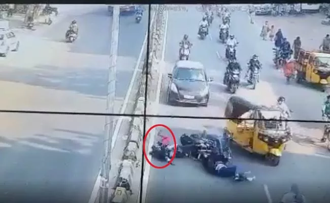 Cyberabad Traffic Police Shares Accident Video For Awareness - Sakshi