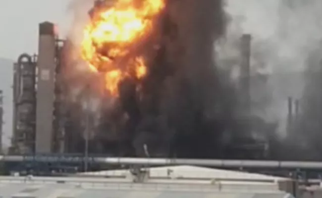 Massive Fire Accident At Visakha HPCL - Sakshi