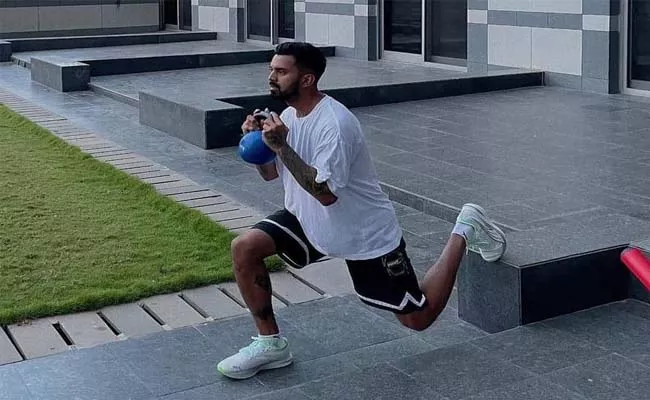 KL Rahul Shares Workout Pics On Insta, Athiya Shetty Reacts - Sakshi