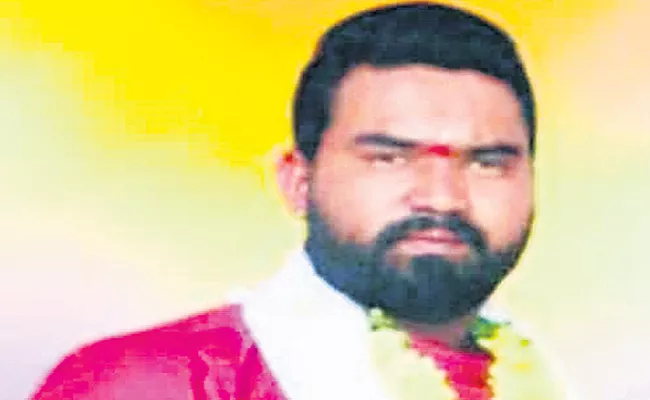 Newly Married Groom Deceased With Heart Stroke In Sangareddy - Sakshi