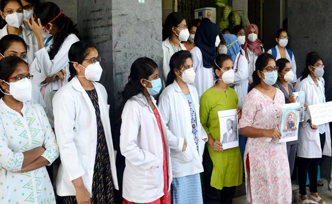 Telangana Government Increases 15 Per Cent Stipend For Junior Doctors - Sakshi