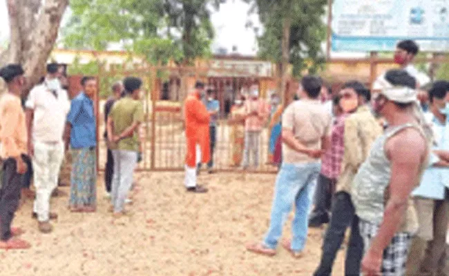 Orissa: Villagers Locked To Primary Health Centre - Sakshi