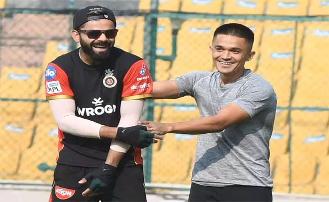 Virat Kohli Crossbar Challenge Video Attracts Hilarious Response From Sunil Chhetri - Sakshi