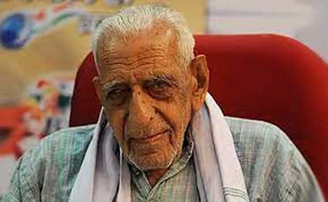 Veteran Freedom Fighter, Centenarian H S Doraiswamy Passes Away - Sakshi