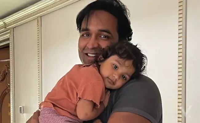 Manchu Vishnu Clean Shaves His Beard Over Daughter Challenge - Sakshi