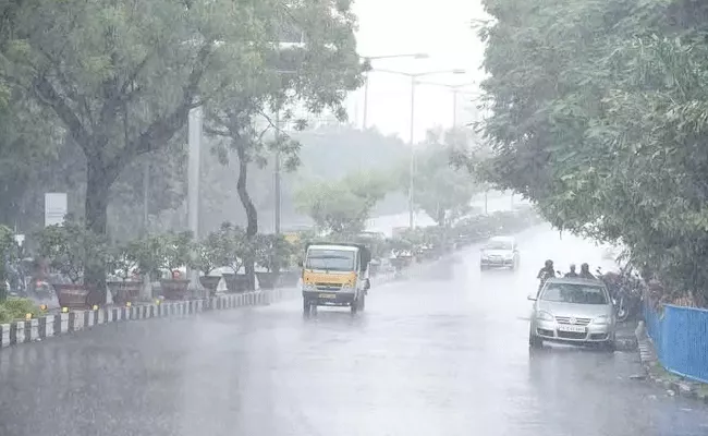 Cyclone Yaas Weakens And Four Days Railns In Telugu States - Sakshi