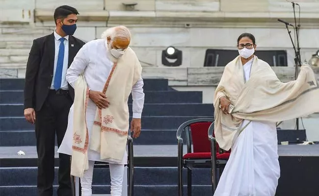 Mamata Banerjee Meets PM Late Came Cyclone Skips Larger Meet - Sakshi