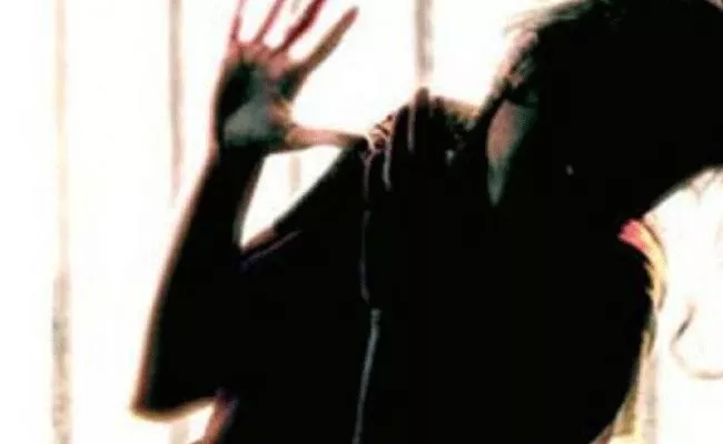 Karnataka: Person Attack With Razor Blade Her Lover In Hosur - Sakshi