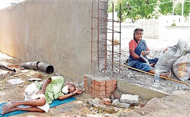 Old People Abandoned By Family Members In Nirmal - Sakshi