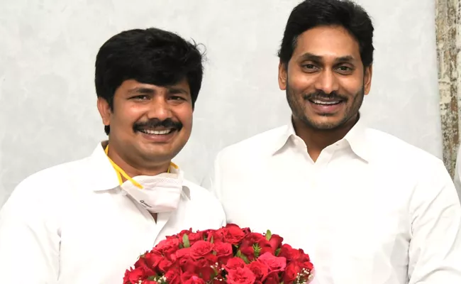 YSRCP Tirupati MP Gurumurthy Meets CM YS Jagan - Sakshi