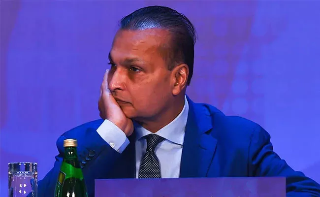 Golf Course Shut Down After Viral Video Of Anil Ambani Walk - Sakshi